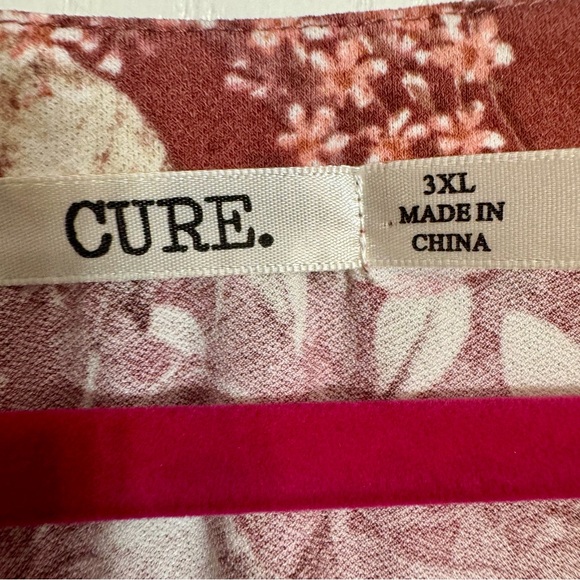 NWT. Cure 3X floral blouse top. Approx. 27” armpit to armpit and 31” long. - Picture 5 of 15